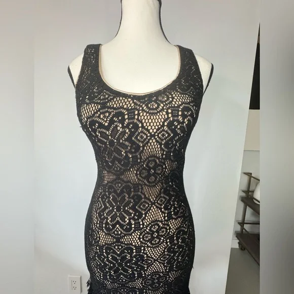 Dress the Population Black & Beige V-Neck Midi Dress - Size Small - Picture 5 of 17